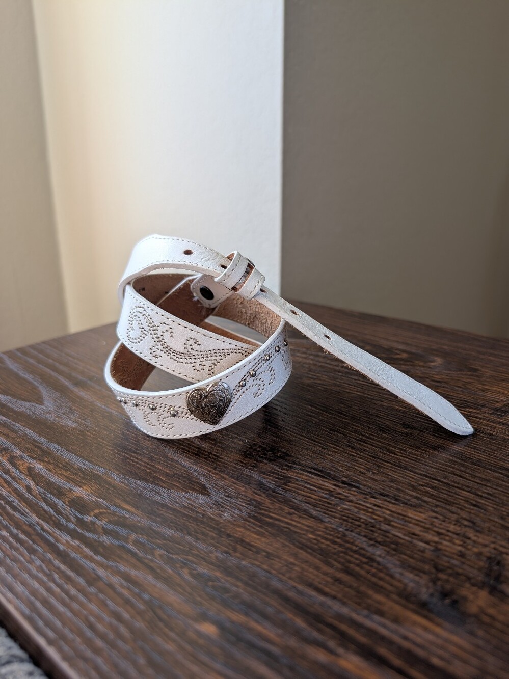 Vintage Silver Creek Collection Leegin White Leather Heart Concho Belt Strap